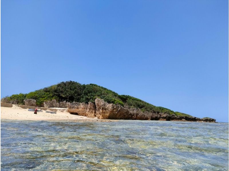 【沖縄・糸満】無人島の海でクリアサップやウェイクボード、バナナボート含む絶叫系で遊びまくろう！10種類のマリンアクティビティ90分遊び放題！の紹介画像