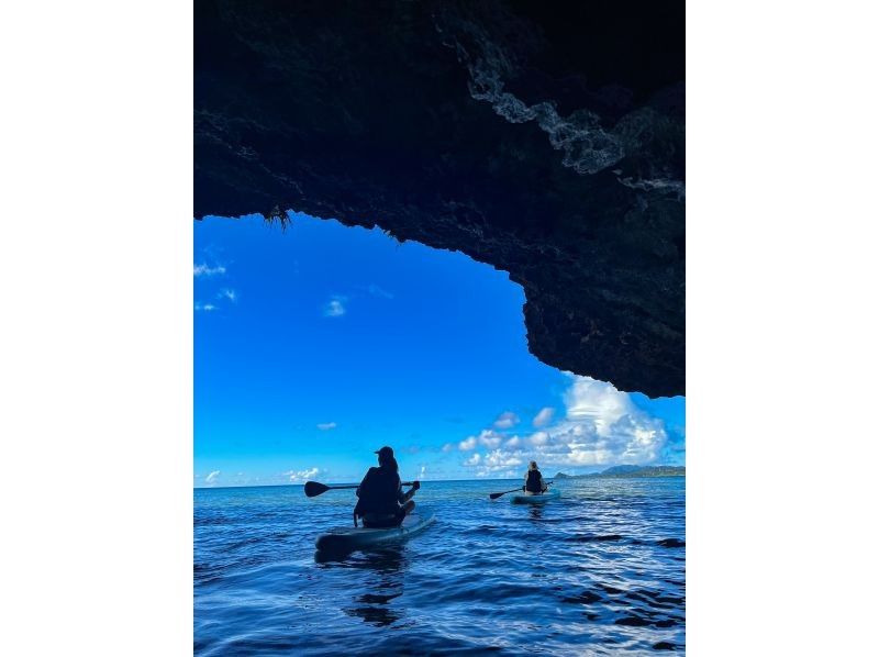 [เกาะอิชิงากิ] นี่เป็นสถานที่เดียวที่คุณสามารถเล่น Blue Cave SUP ได้! ★ทัวร์ส่วนตัวจำกัดเพียง 1 กลุ่ม★รับรองว่าต้องบอกว่าดีใจที่มาที่นี่!✨の紹介画像