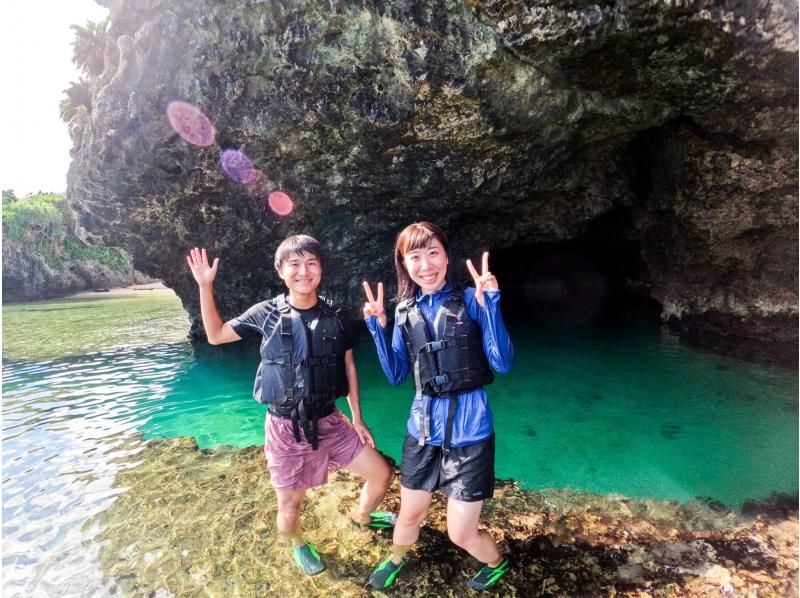 【石垣島/2時間】★青の洞窟探検&ウミガメやニモに出会えるシュノーケリングツアー★子供・初心者歓迎（機材・写真データ無料）の紹介画像