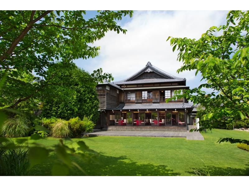 [Tokushima,Matsushige]Traditional clothing & tea w/sweets in a registered tangible cultural property