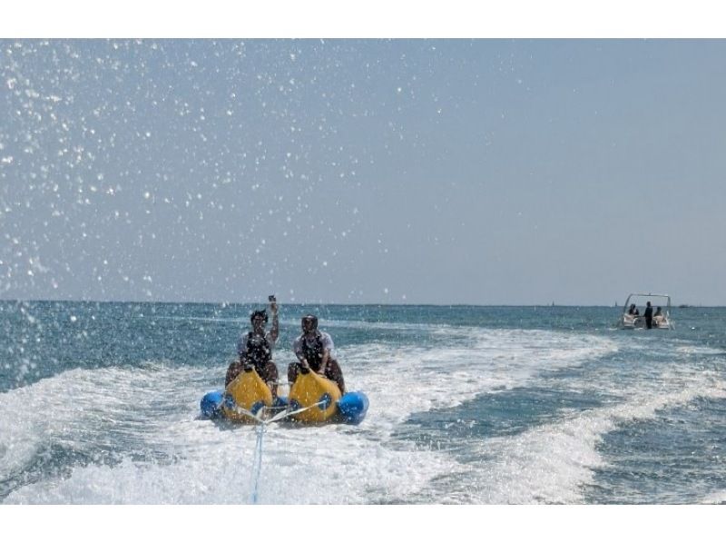 [Itoman/Naha] Have fun in the deserted sea with thrilling activities including clear sup, wakeboarding, and banana boats! 10 types of marine activities available for 90 minutes!の紹介画像