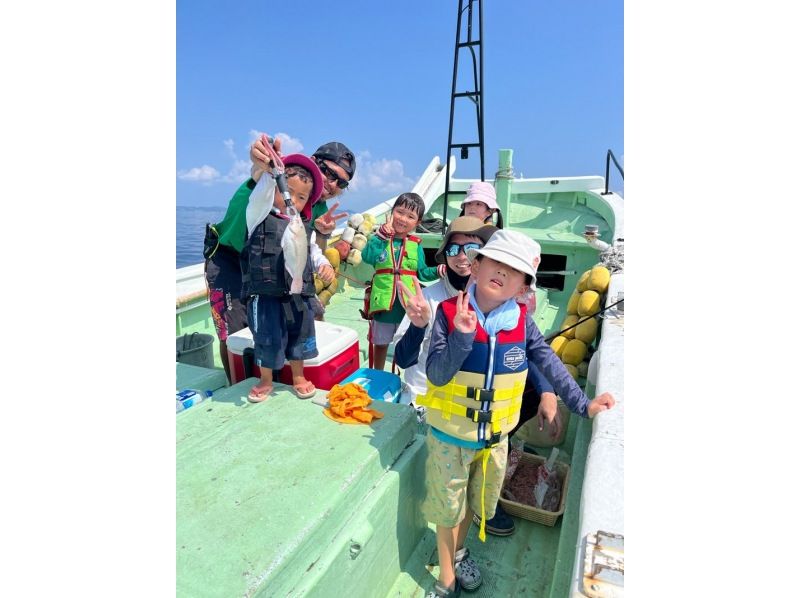 【沖縄・西原町】手ぶらで fishing！初心者3時間コース（乗合船）船上BBQのオプションあり！の紹介画像