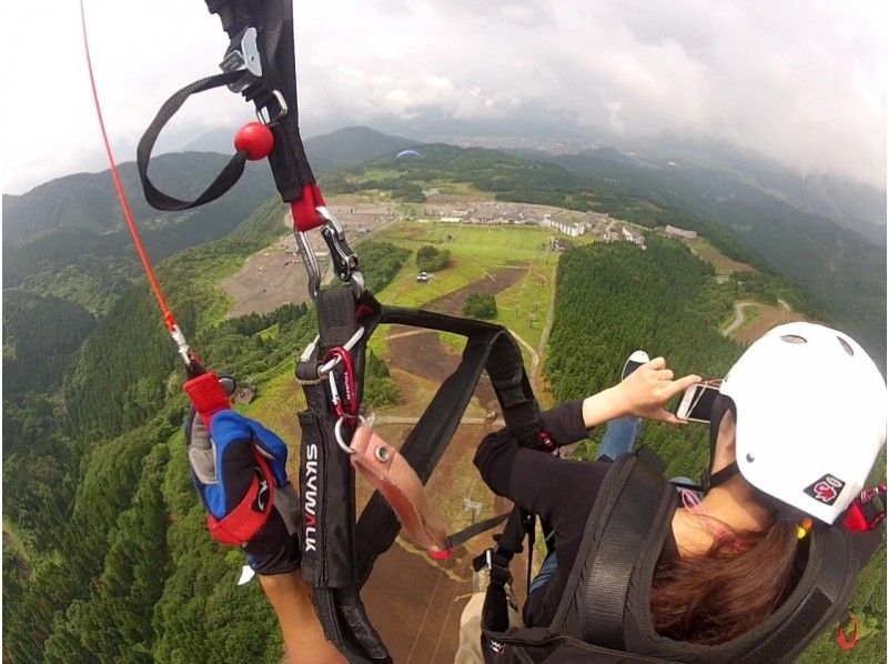 【福井・勝山】プロと大空を自由に飛べる！パラグライダー体験（タンデムフライトコース）の紹介画像