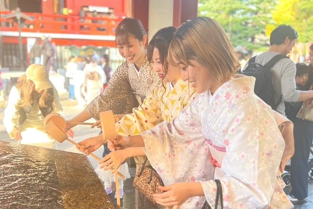 「浅草着物レンタル&ネイル虹」 浅草 着物レンタルをして観光を楽しむ女子