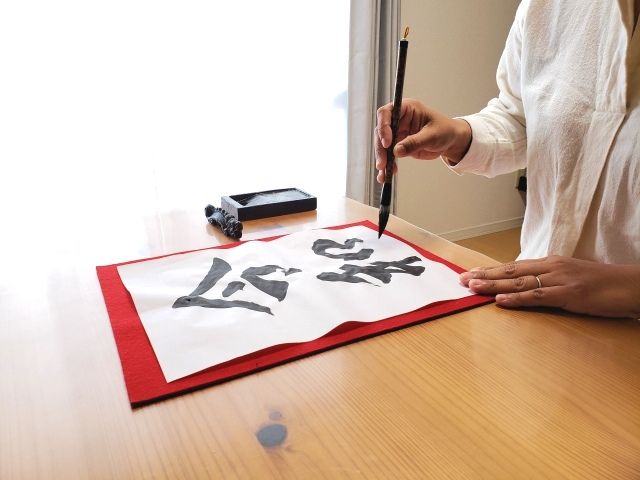 Choose by calligraphy style (seiza, desk + chair)