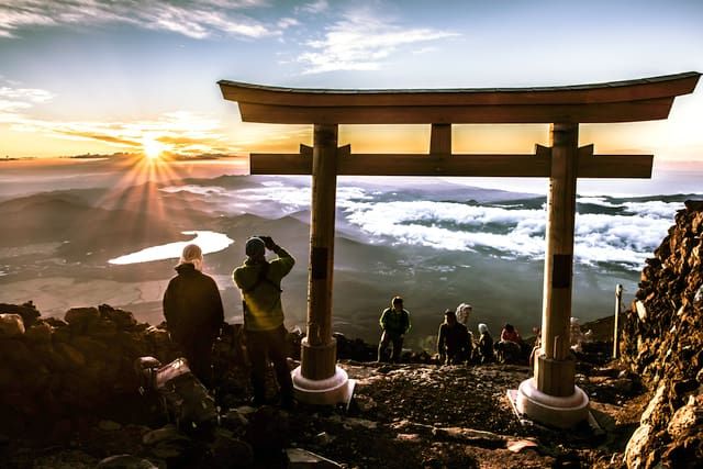 Let's enjoy climbing Mt. Fuji even for beginners by observing the rules