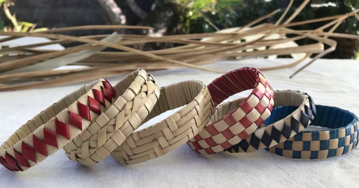 Online tour experience: Okinawa / Akajima Adan leaf bracelet making report image